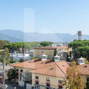 Homiday - Il Giardino --1 Min Ospedale Cisanello--aeroporto Free Parking-- Frühstückspension